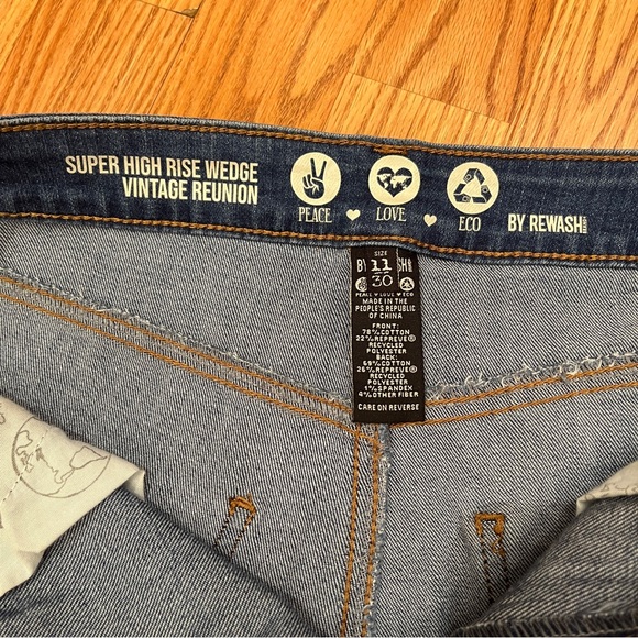 Rewash Distressed dark wash Denim shorts raw hem, size 11/30 - Picture 6 of 11